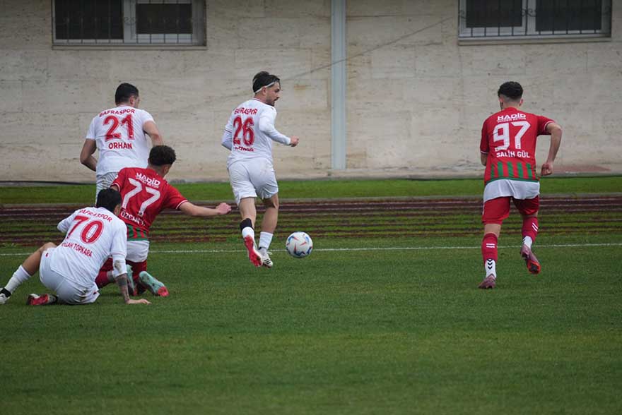1930-bafraspor-sahasinda-turhalsporu-2-0-maglup-etti-2.jpg