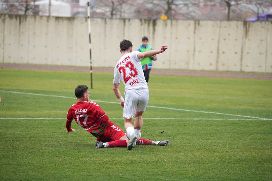 1930-bafraspor-sahasinda-turhalsporu-2-0-maglup-etti-6.jpg
