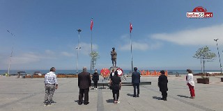 CHP Yakakent İlçe Başkanlığı'ndan Atatürk Anıtına Çelenk