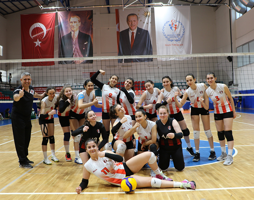 2-samsun-buyuksehir-belediyesi-genclik-ve-spor-kulubu-galibiyet-pozu-3186x2500.JPG