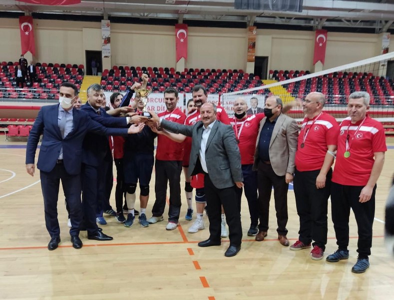 24-kasim-ogretmenler-gunu-nedeni-ile-gerceklestirilen-voleybol-turnuvasi-dun-yapilan-kapanis-maclari-ile-son-buldu.jpg