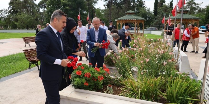 Bafra'da 15 Temmuz Etkinlikleri Şehitlik Ziyaretiyle Başladı Bafra Kaymakamı