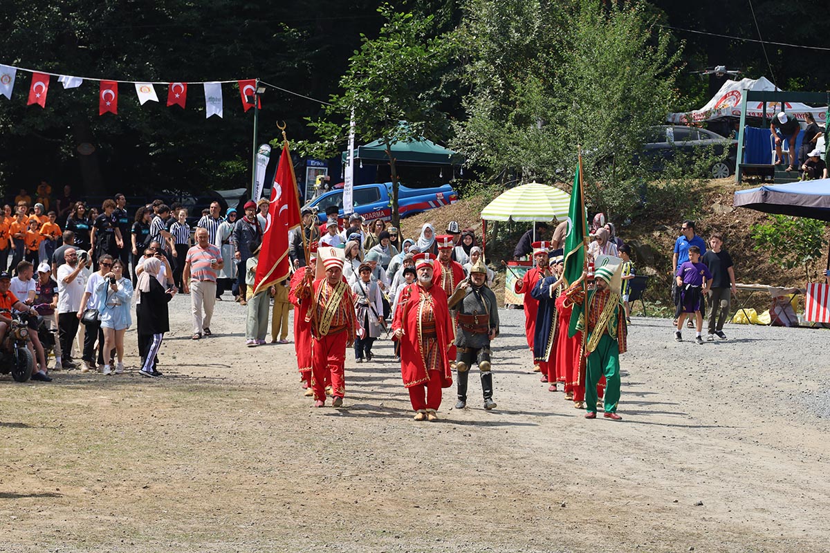 5-nebiyan-doga-ve-genclik-festivali-resmi-torenle-basladi.JPG