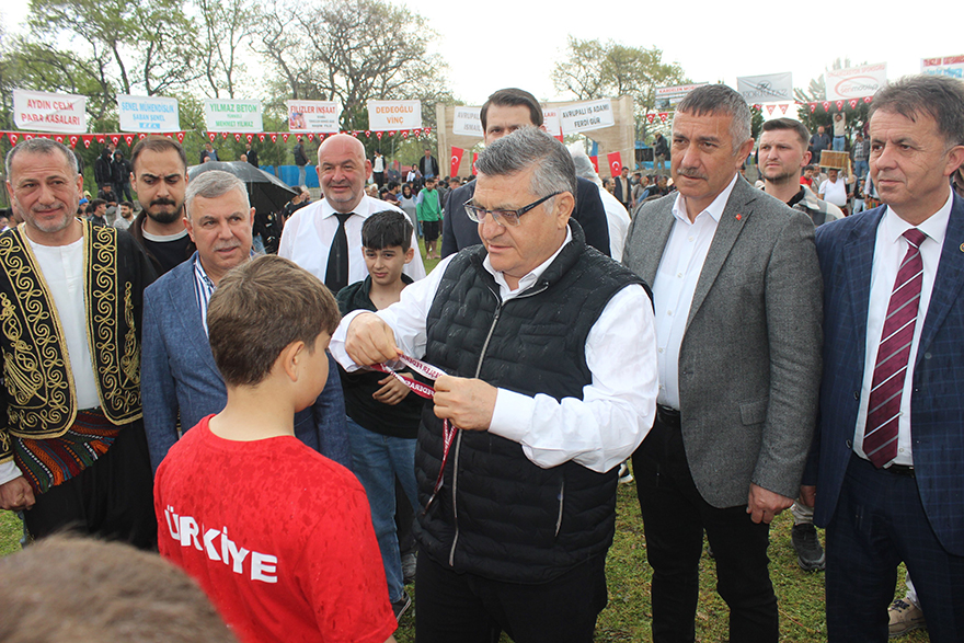 67-yillik-gelenek-yagmur-altinda-yasatildi-1.jpg