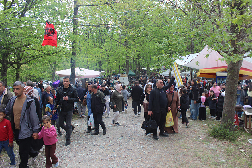 67-yillik-gelenek-yagmur-altinda-yasatildi-2.jpg