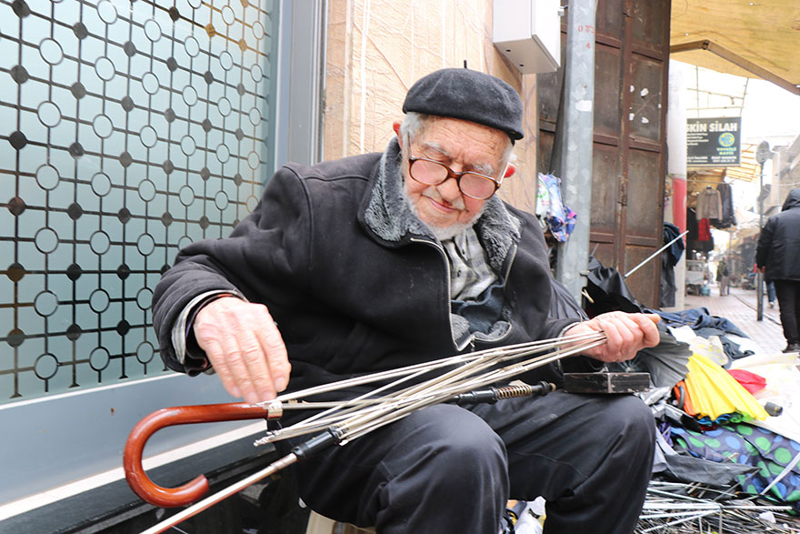 70-yildir-semsiye-tamir-ediyor-1.jpg