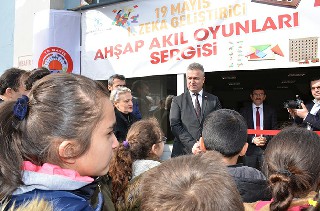 ahsap-akil-oyunlari-sergisi-acildi-004.jpg