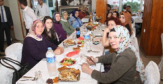 ak-parti-bafra-ilce-teskilati-iftarda-bulustu-12.jpg