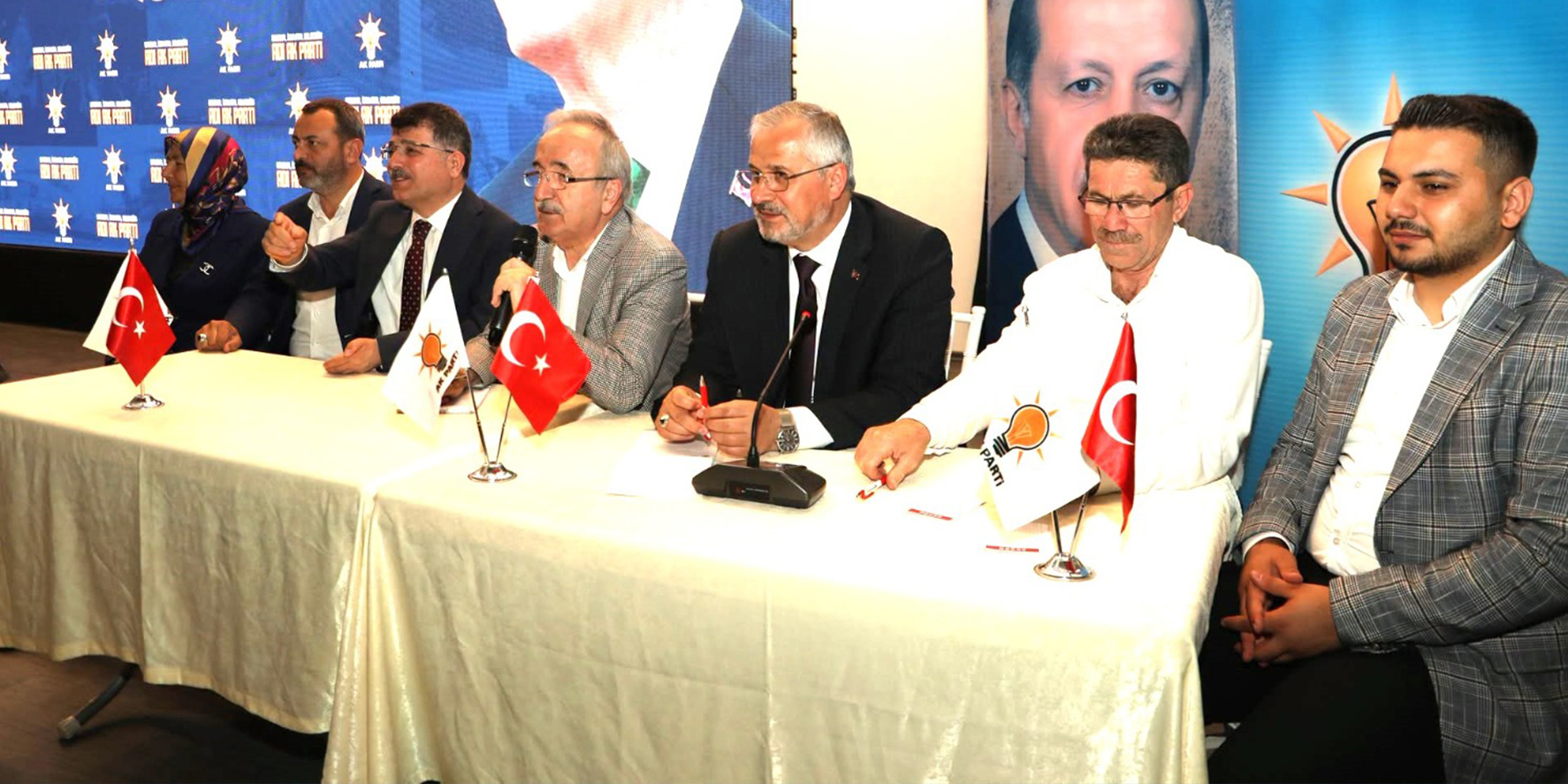 ak-parti-bafrada-yol-haritasini-masaya-yatirdi-3.jpg