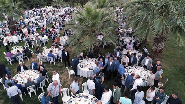 ak-parti-iftar-yemegi.jpg