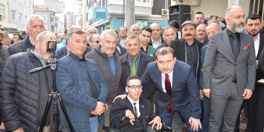 ak-parti-samsun-milletvekili-a-adayi-tuncay-yurdusevene-sevgi-seli-021.png