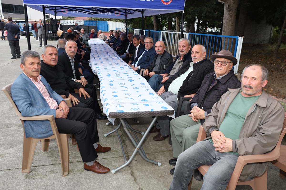 aktekke-mahallesinde-cumhuriyet-bayrami-coskusu-001.jpeg