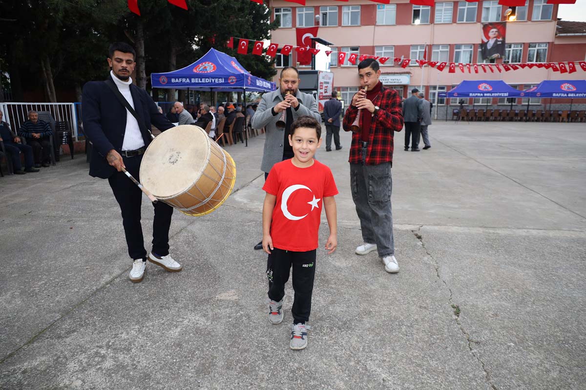 aktekke-mahallesinde-cumhuriyet-bayrami-coskusu-002.jpeg