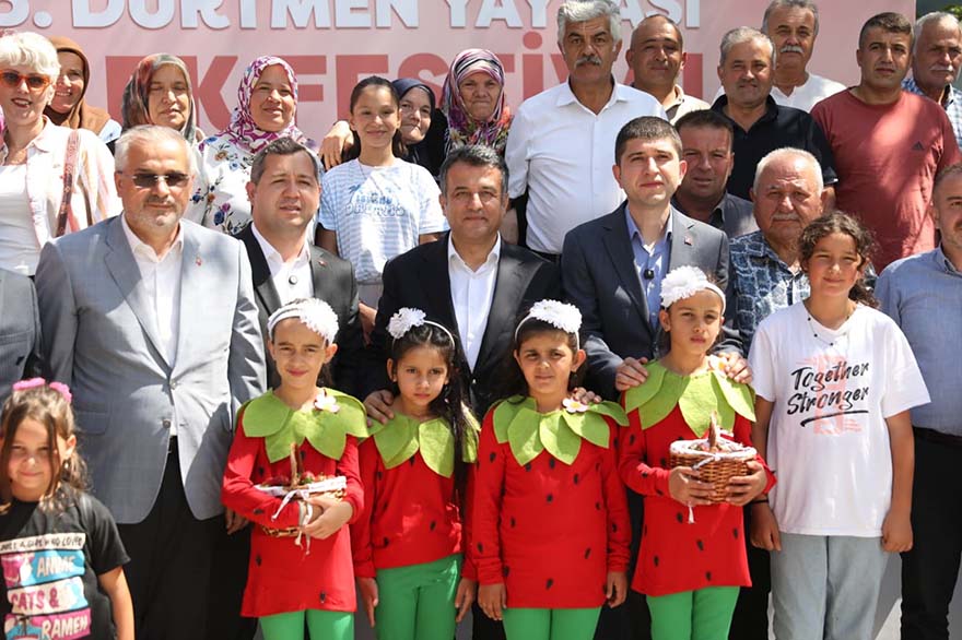 alacamda-3-durtmen-yaylasi-cilek-festivali-coskusu-2.jpg