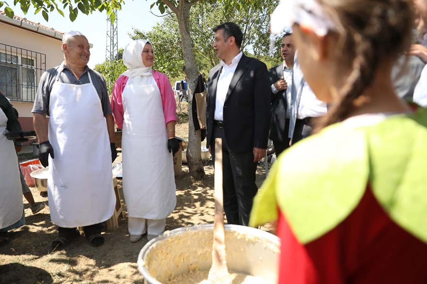 alacamda-3-durtmen-yaylasi-cilek-festivali-coskusu-6.jpg