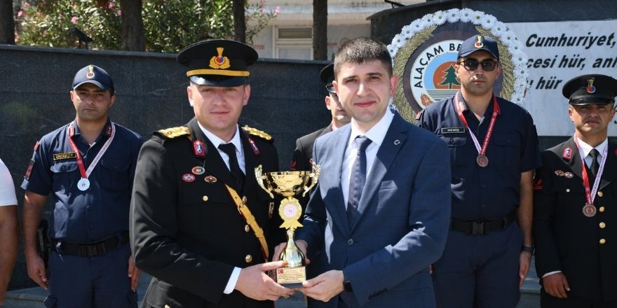 alacamda-30-agustos-zafer-bayraminin-103-yil-donumu-coskuyla-kutlandi-6.jpg