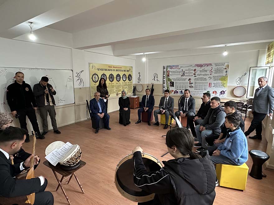 alacamda-bir-ilk-fen-ve-sosyal-bilimler-program-sinifi-acildi-8.jpg