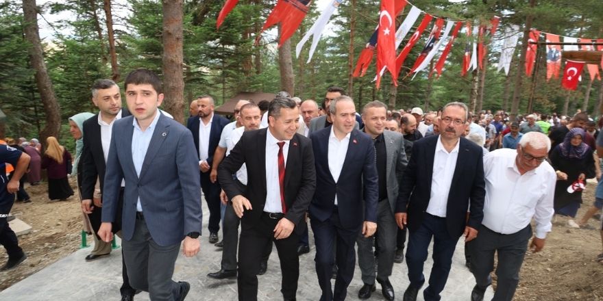 alacamda-huseyin-dede-mesire-alani-doga-turizmine-kazandirildi-008.jpg