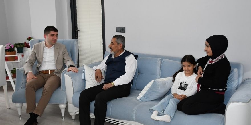 alacamda-sehit-trafik-polisi-yusuf-ceylanin-ailesine-anlamli-ziyaret-1.jpg