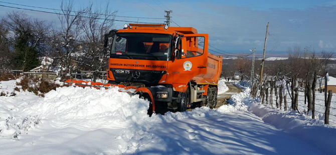 alacamda-ve-yakakentde-kardan-kapanan-yollar-aciliyor.jpeg