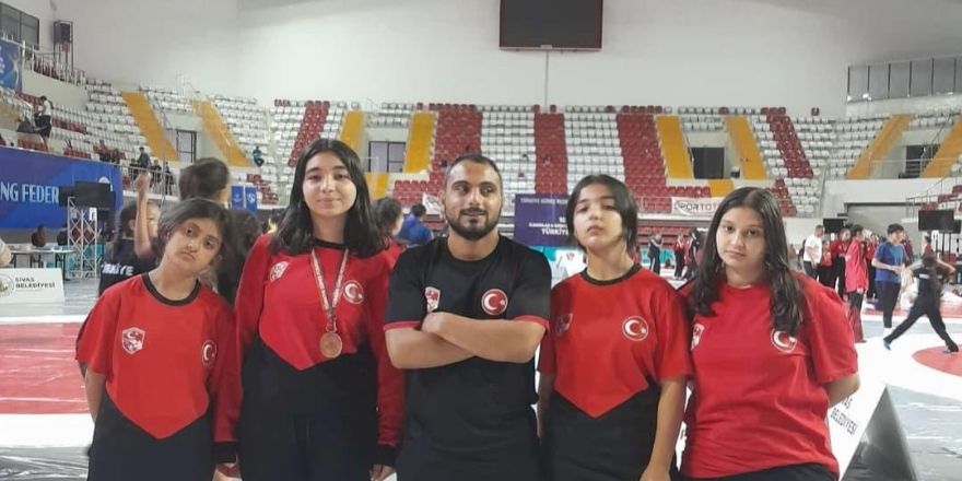 alacamli-asya-albayraktan-turkiye-ucunculugu-3.jpg