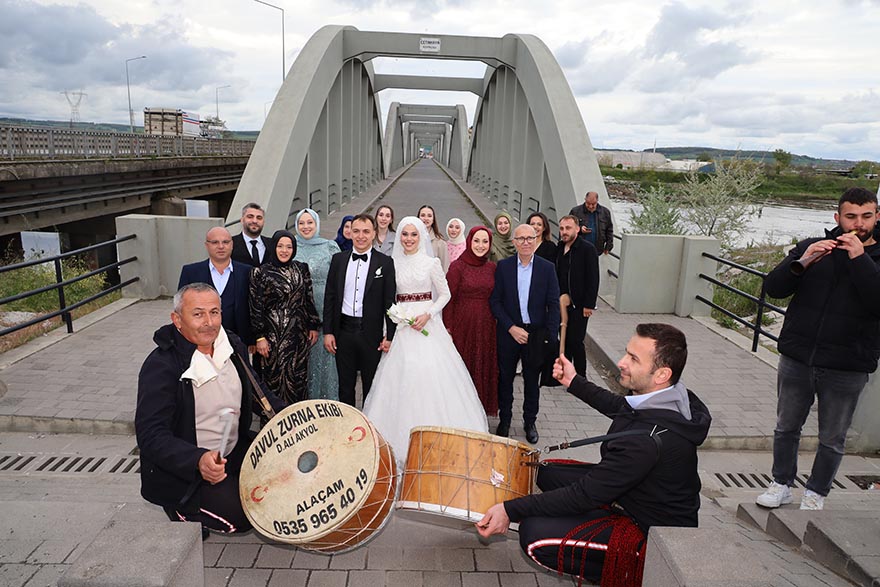 aleyna-ve-selamet-nacak-cifti-dunya-evine-girdi-19.jpg