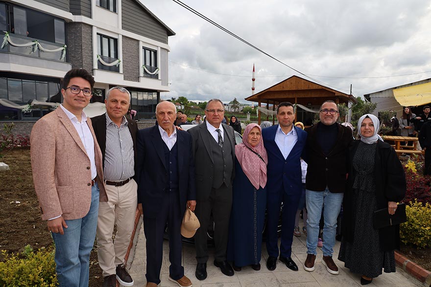 aleyna-ve-selamet-nacak-cifti-dunya-evine-girdi-20.jpg