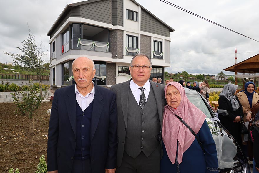 aleyna-ve-selamet-nacak-cifti-dunya-evine-girdi-21.jpg