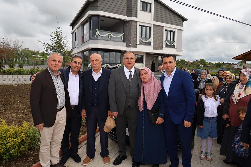 aleyna-ve-selamet-nacak-cifti-dunya-evine-girdi-22.jpg