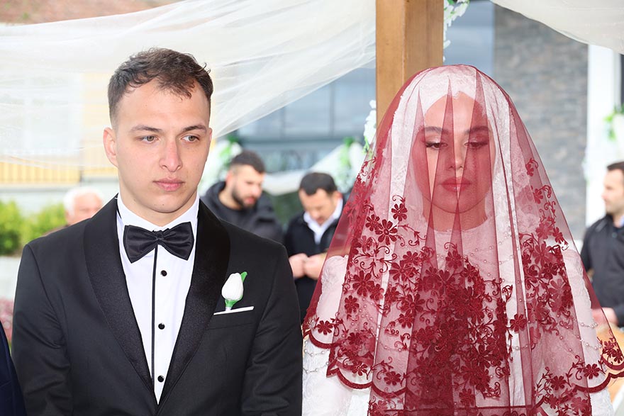 aleyna-ve-selamet-nacak-cifti-dunya-evine-girdi-27.jpg
