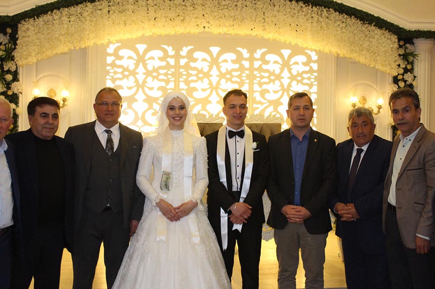aleyna-ve-selamet-nacak-cifti-dunya-evine-girdi-3.jpg