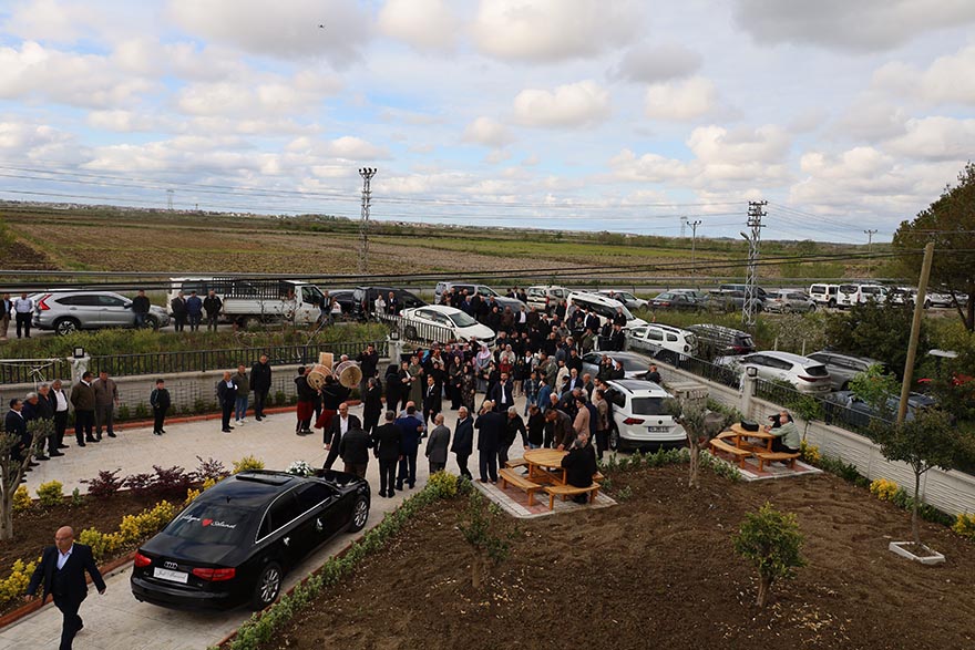 aleyna-ve-selamet-nacak-cifti-dunya-evine-girdi-31.jpg