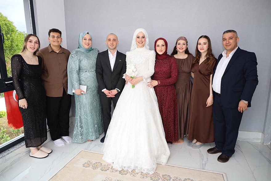 aleyna-ve-selamet-nacak-cifti-dunya-evine-girdi-33.jpg