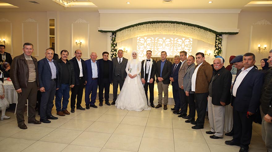 aleyna-ve-selamet-nacak-cifti-dunya-evine-girdi-37.jpg