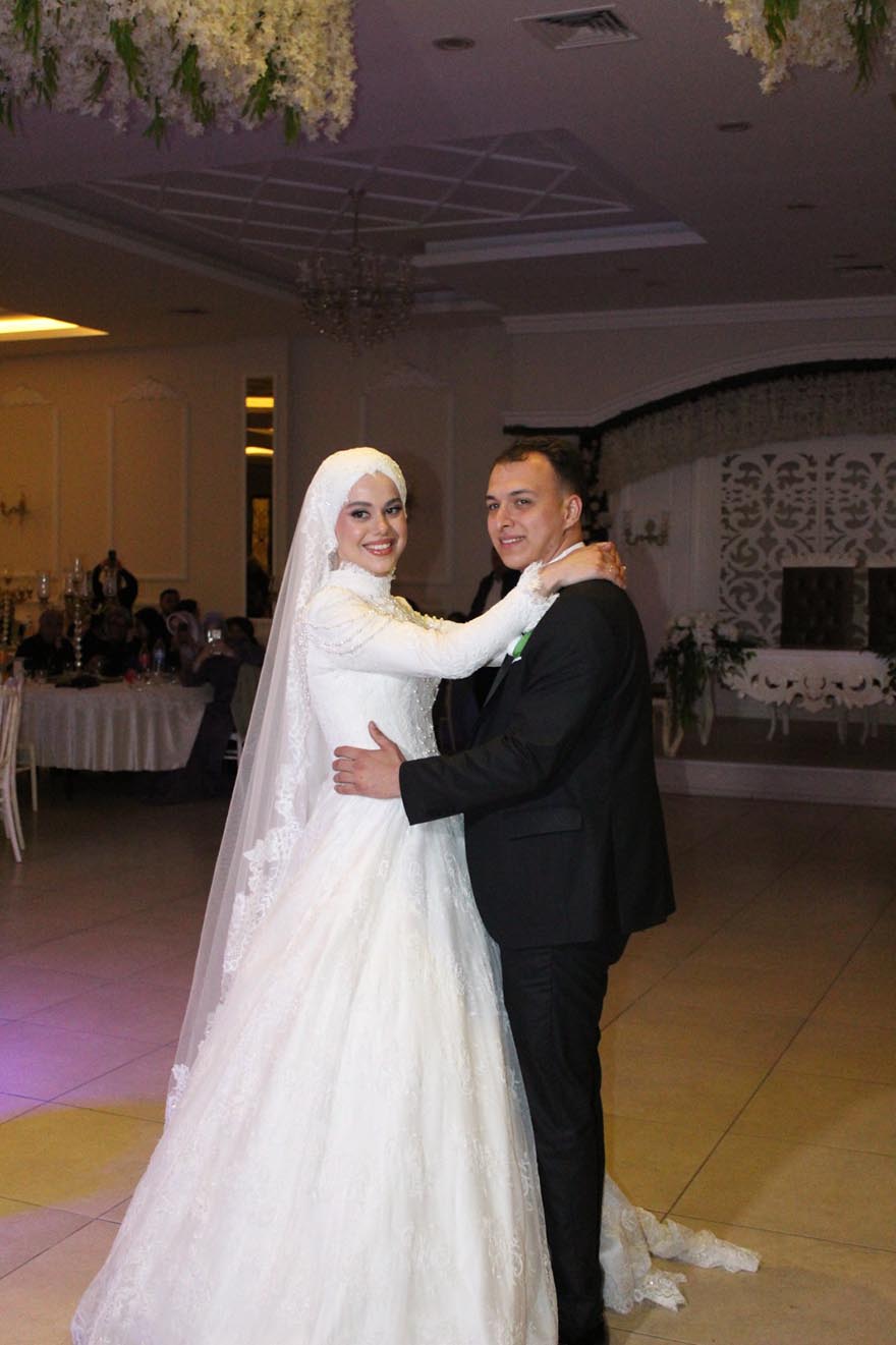 aleyna-ve-selamet-nacak-cifti-dunya-evine-girdi-6.jpg