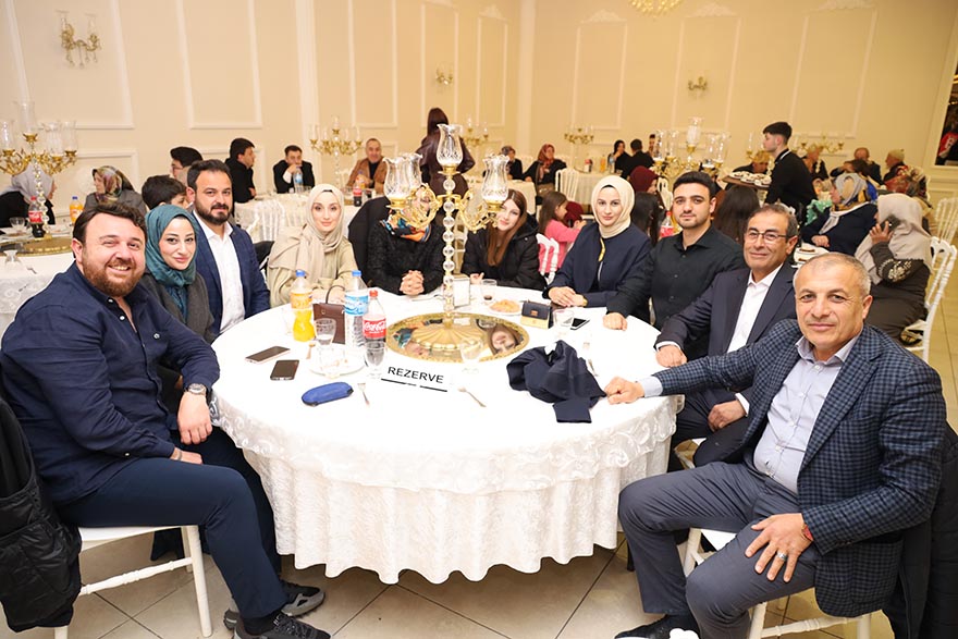 aleyna-ve-selamet-nacak-cifti-dunya-evine-girdi-8.jpg