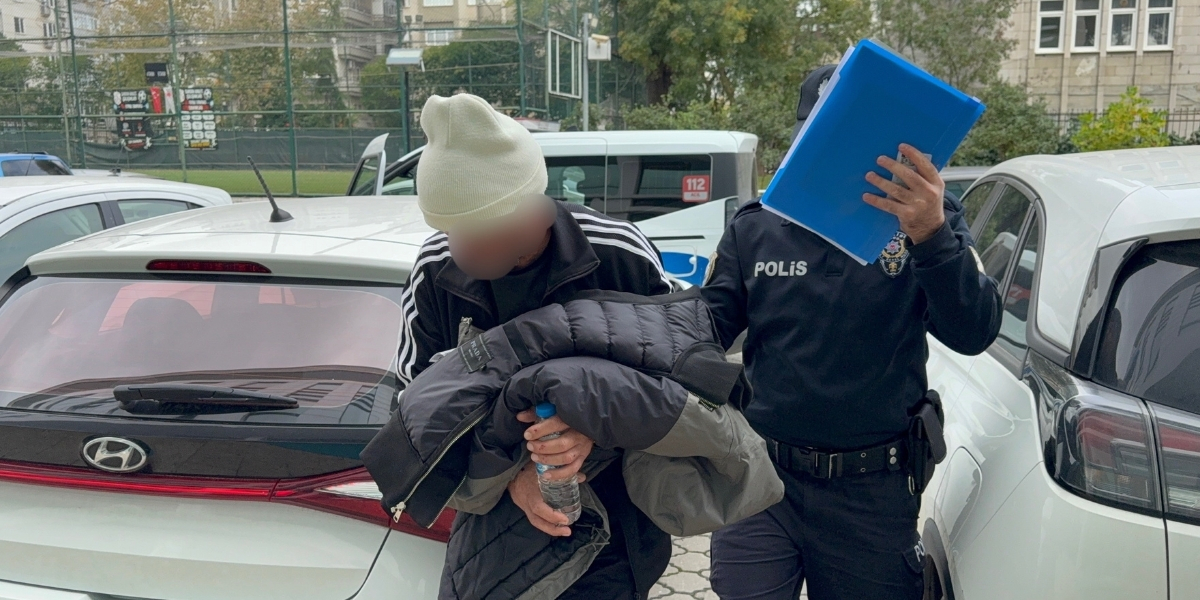 alkol-masasinda-kavga.jpg