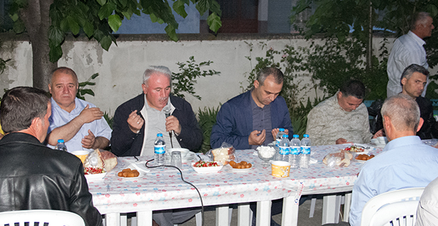 alparslan-mahallesi-iftarda-bir-araya-geldi-7.jpg