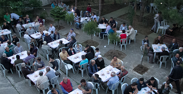 alparslan-mahallesi-iftarda-bir-araya-geldi-8.jpg