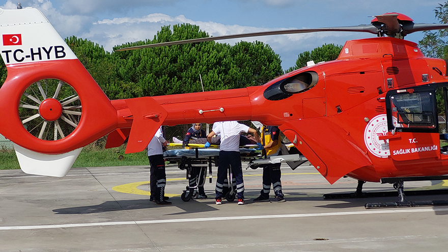 ambulans-helikopter-bafrada-9-aylik-bebek-ve-79-yasindaki-yasli-kadinin-yardimina-yetisti-2.jpg