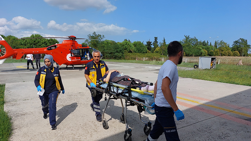 ambulans-helikopter-bafrada-9-aylik-bebek-ve-79-yasindaki-yasli-kadinin-yardimina-yetisti-3.jpg