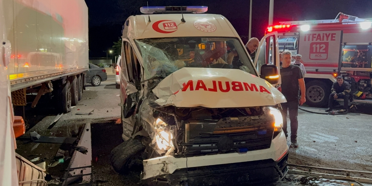 ambulans-ile-tir-carpisti-002.jpg