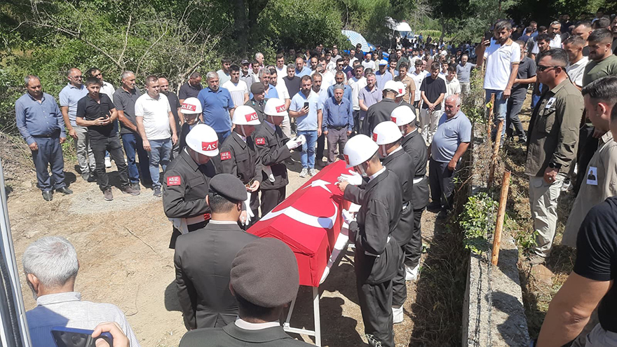 ankarada-gorevli-uzman-cavus-vezirkoprude-dualarla-defnedildi-3.jpg