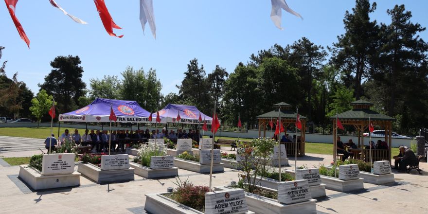 arife-gunu-sehitlik-ziyareti-013.jpg