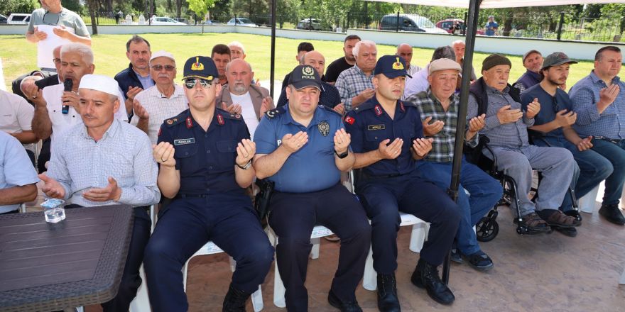 arife-gunu-sehitlik-ziyareti-017.jpg