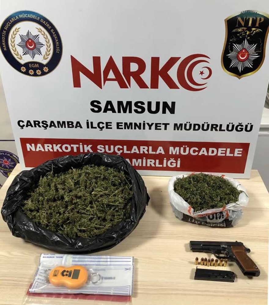 arsambada-supheli-aractan-1-kilo-esrar-cikti2.jpg