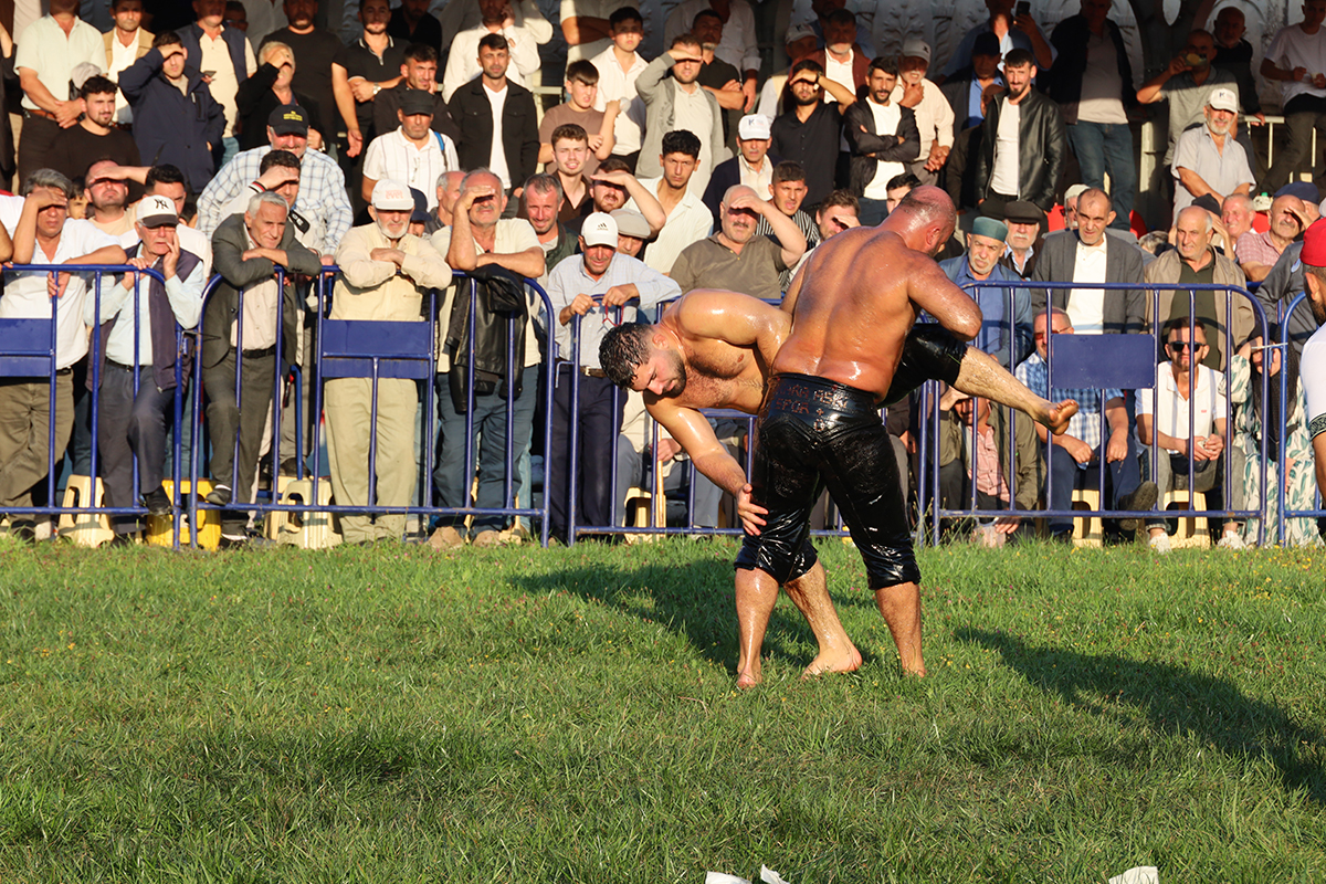 asarcikta-76-yillik-gelenek-orhan-okulunun-zaferiyle-taclandi-1200600-tasarim-yapsana-001.JPG