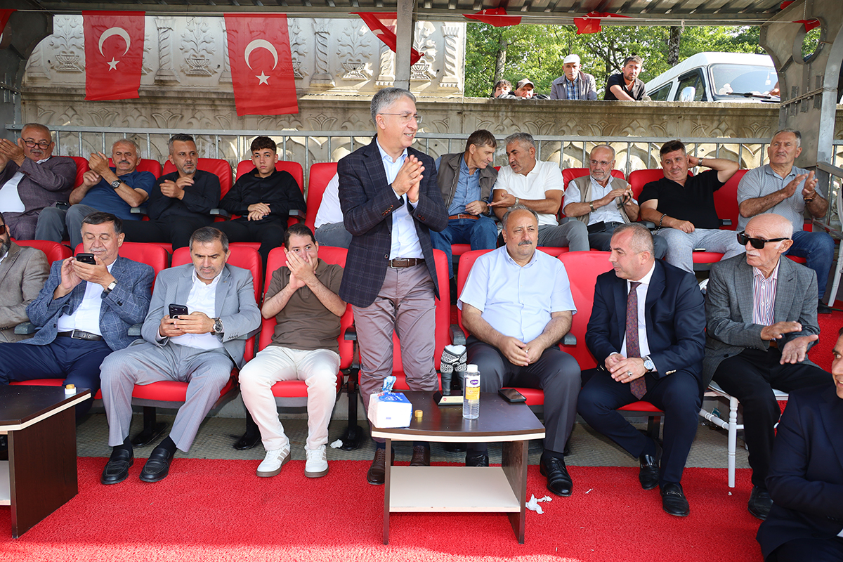 asarcikta-76-yillik-gelenek-orhan-okulunun-zaferiyle-taclandi-1200600-tasarim-yapsana-002.JPG