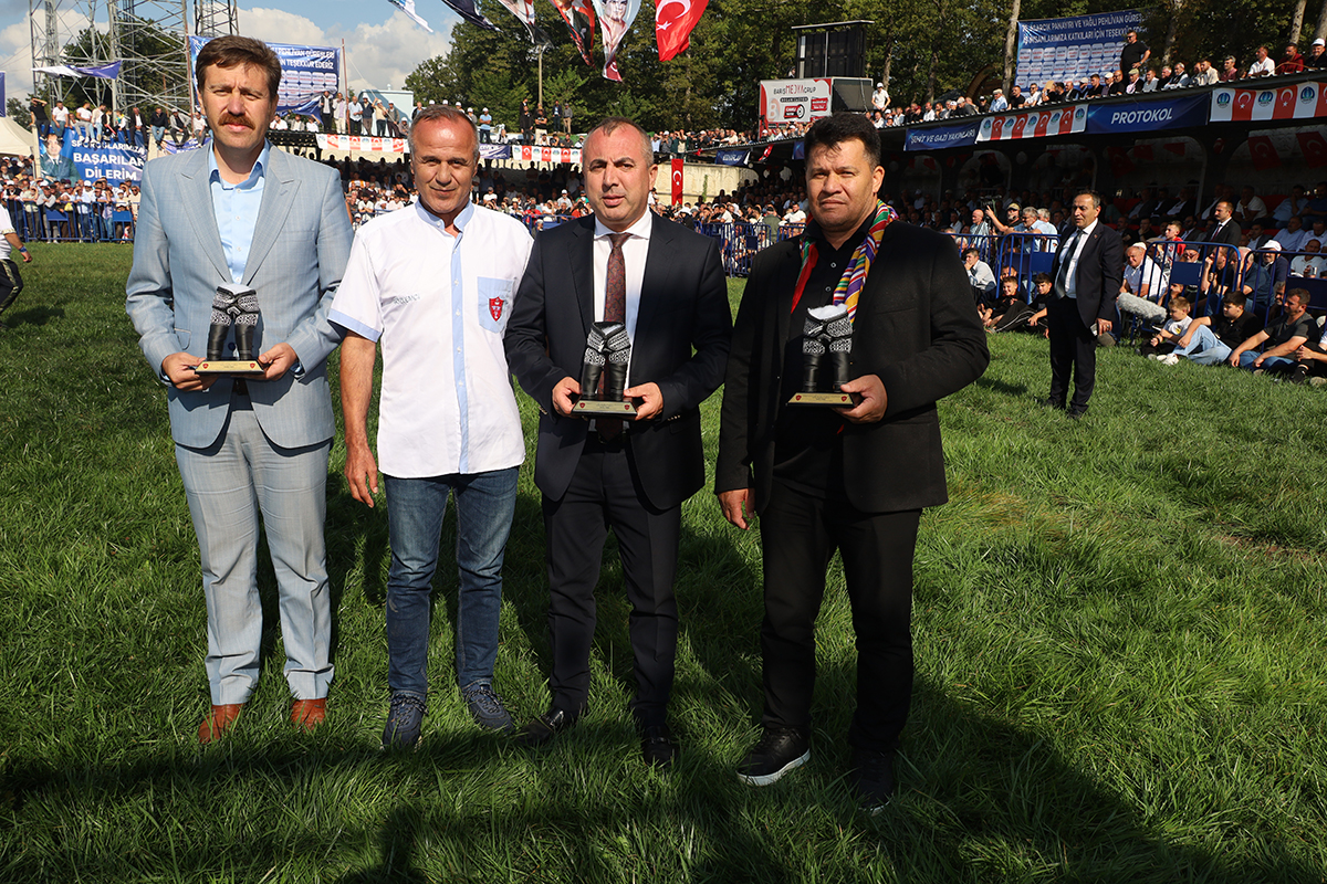 asarcikta-76-yillik-gelenek-orhan-okulunun-zaferiyle-taclandi-1200600-tasarim-yapsana-004.JPG