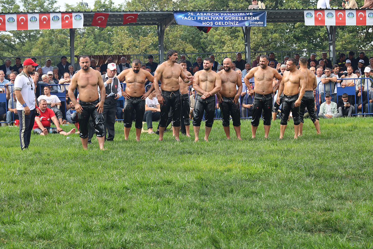 asarcikta-76-yillik-gelenek-orhan-okulunun-zaferiyle-taclandi-1200600-tasarim-yapsana-005.JPG